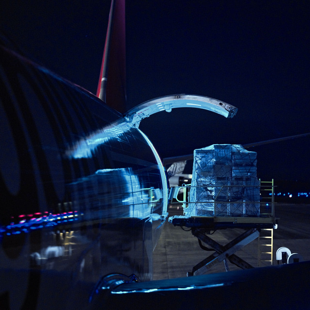 Trappe ouverte sur le corps de l'avion